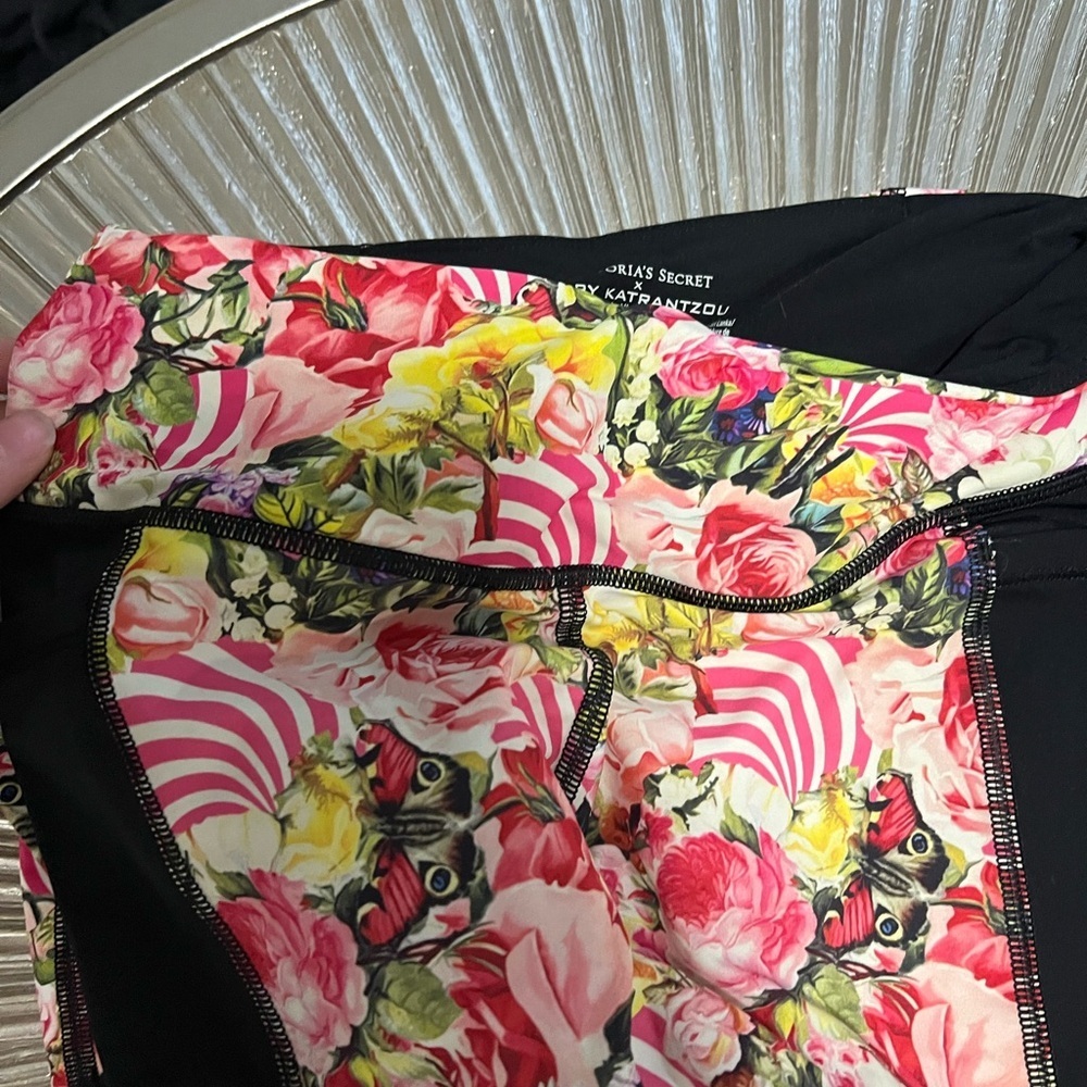 Victoria’s Secret x Mary Katrantzou Floral Workout Leggings – Size Small - Picture 3 of 5